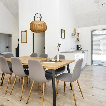 Σπίτι διακοπών 4 Bedroom Beautiful In Romo *